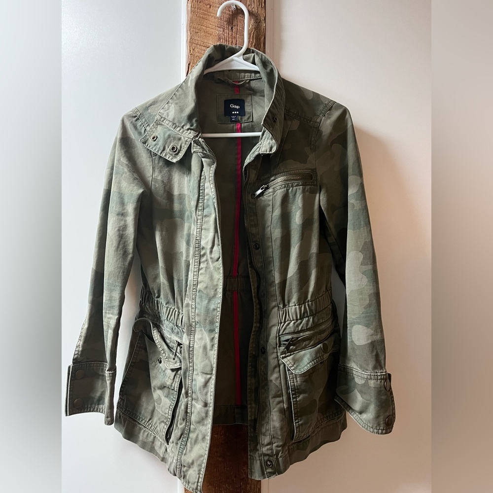 Woman’s gap camo utility jacket